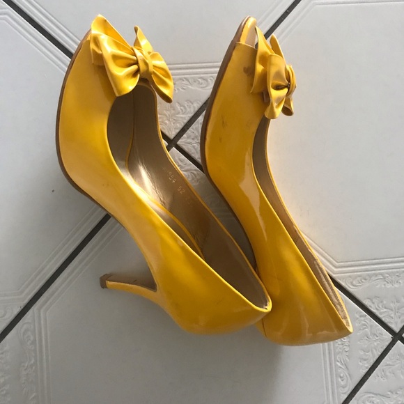 Olive des Olive brand. Yellow peep toe slip ons - Picture 2 of 4